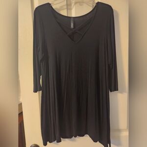 🖤 Voll Chic Black V-Neck Tunic Top